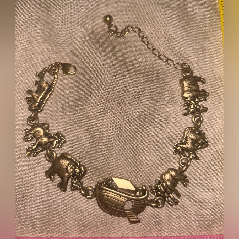Vintage Gold Tone Noah’s Ark Link Charm Bracelet